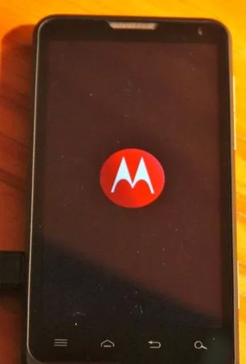 MOTOLUXE ROUGE - Test du mobile MOTOLUXE