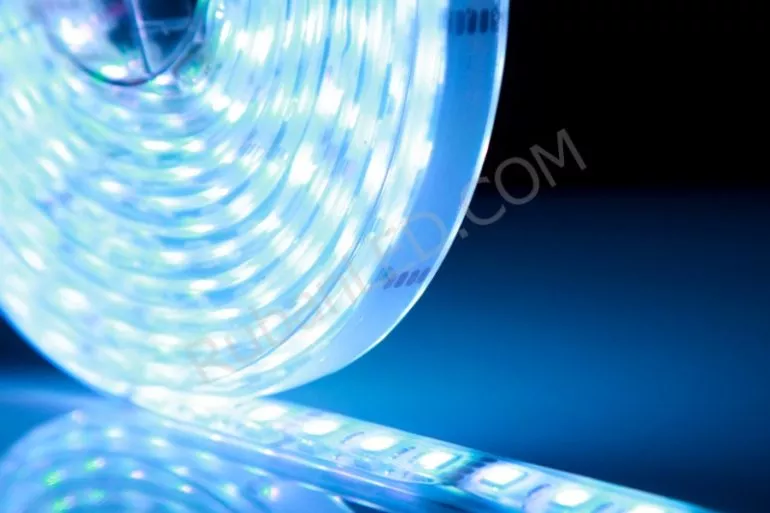 ruban led 5050 ip28 professionnel 800x800 - Ruban de LED! Je vois vos yeux s'illuminer...