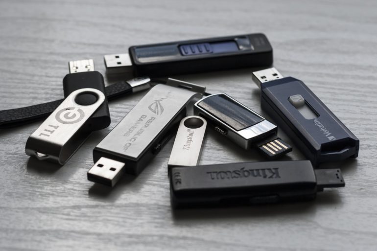 memory stick 1267620 1920 - Easy2Boot: Créez votre clé USB multi ISO