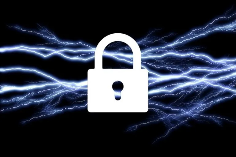alimentation securisee - NAS Synology - Nouvelle alimentation et système de fixation sécurisée