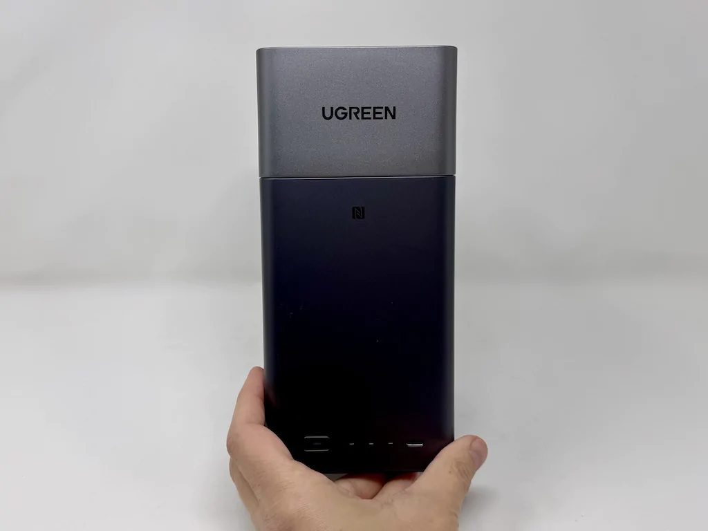 UGREEN DH2300 main - UGREEN DH2300 : Test complet du NAS 2 baies abordable, silencieux et performant