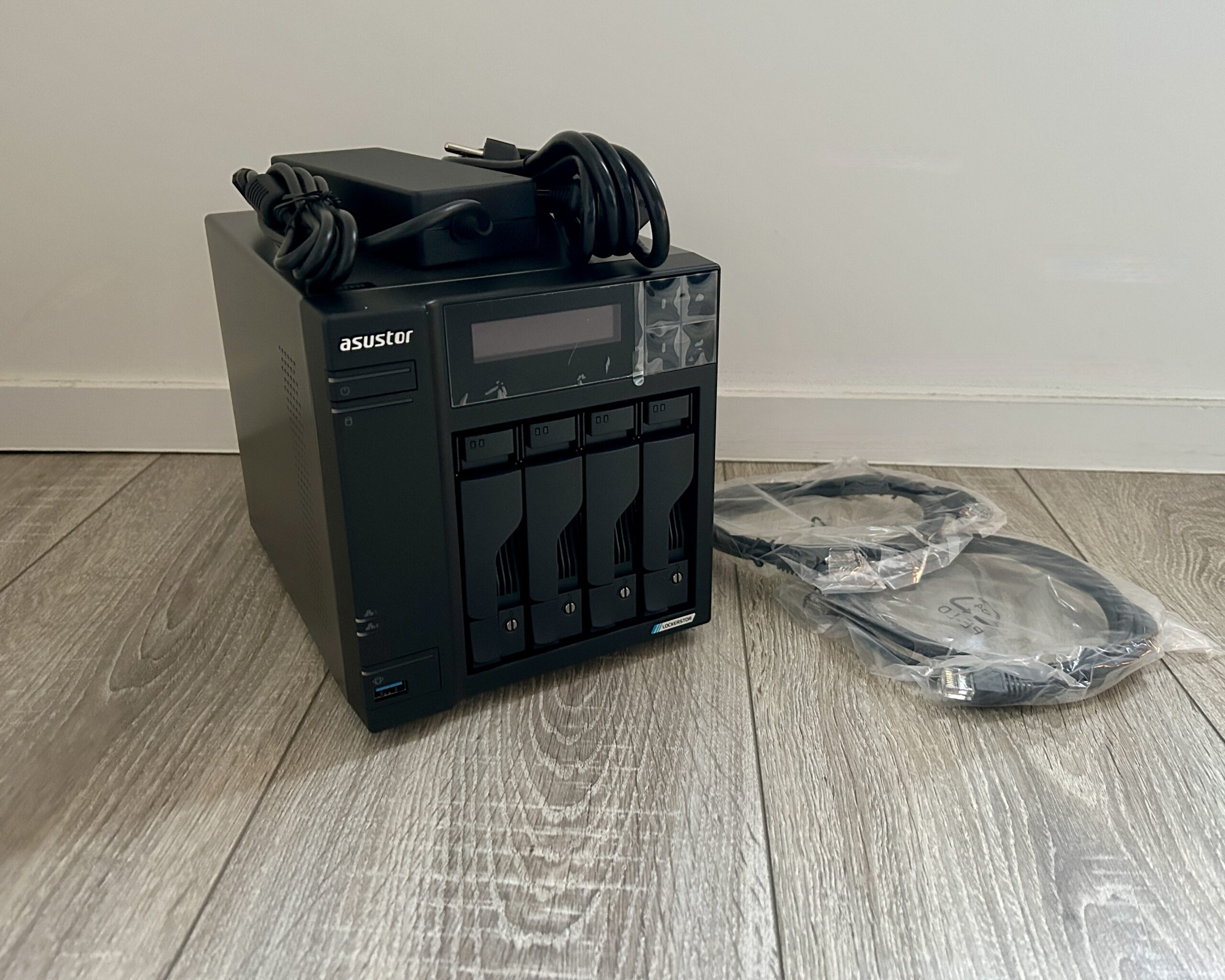 IMG 7748 scaled - ASUSTOR AS6704T v2 : test complet du Lockerstor 4 Gen2+