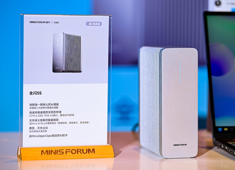 Minisforum S5 - Minisforum S5 et S7 : NAS flash avec IA locale pour le homelab