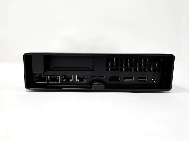MS A2 arriere - Test du Minisforum MS-A2 : Mini PC ultra-puissant et connecté