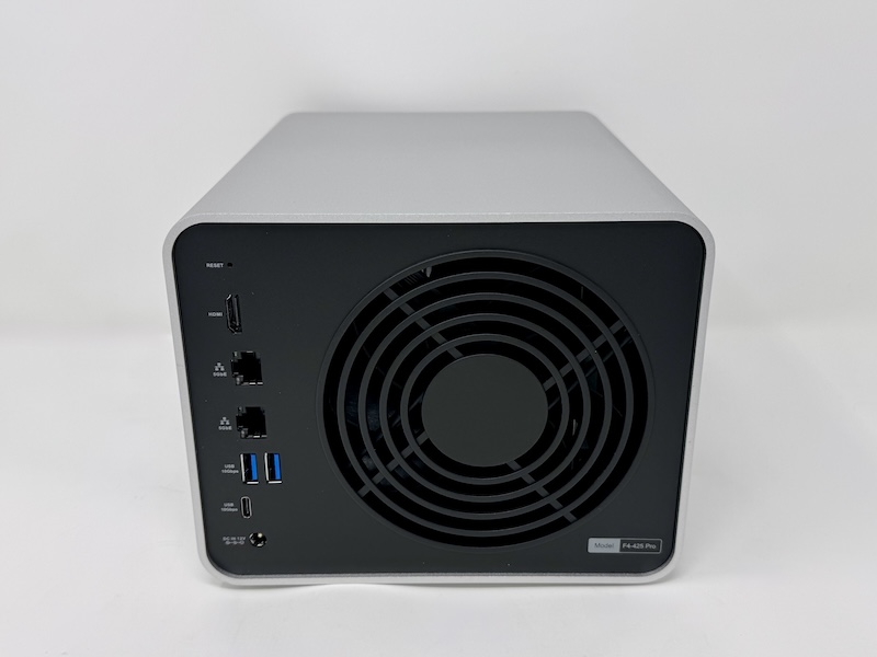 F4 425 Pro arriere - Test du TerraMaster F4-425 Pro : NAS 4 baies avec TOS 7