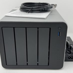 F4 425 Pro avant - Test du TerraMaster F4-425 Pro : NAS 4 baies avec TOS 7