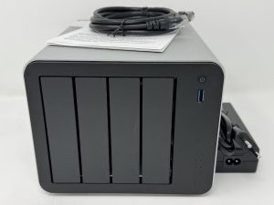F4 425 Pro avant - Test du TerraMaster F4-425 Pro : NAS 4 baies avec TOS 7