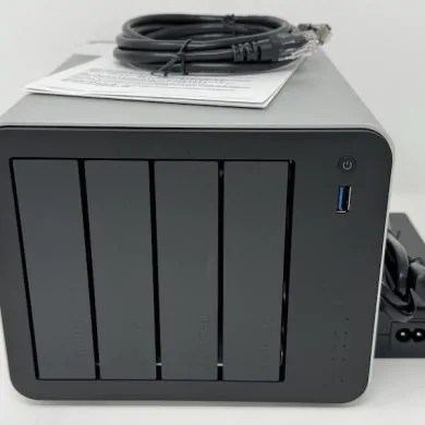 F4 425 Pro avant - Test du TerraMaster F4-425 Pro : NAS 4 baies avec TOS 7