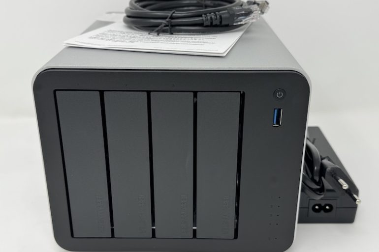 F4 425 Pro avant - Test du TerraMaster F4-425 Pro : NAS 4 baies avec TOS 7