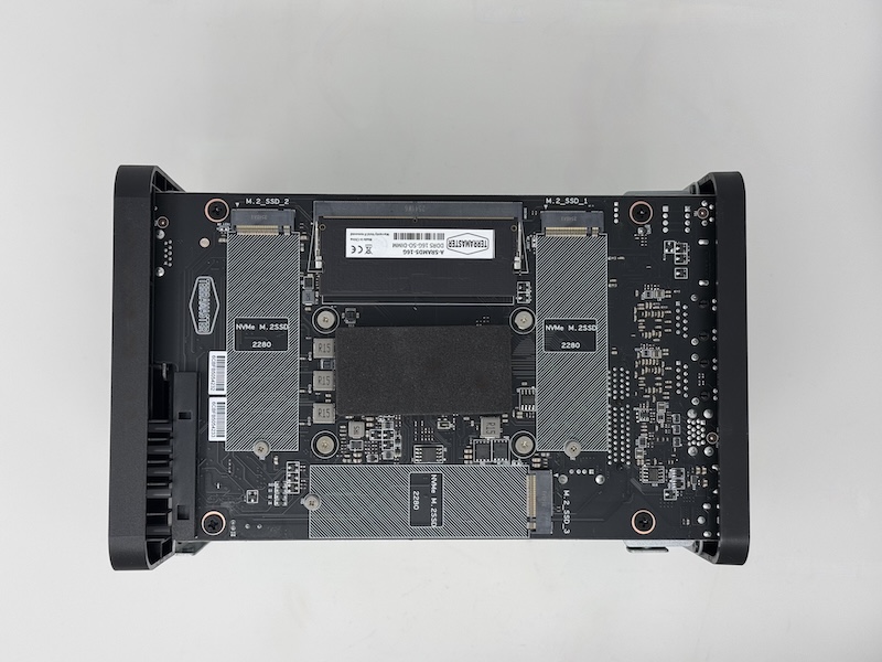 F4 425 Pro interieur - Test du TerraMaster F4-425 Pro : NAS 4 baies avec TOS 7