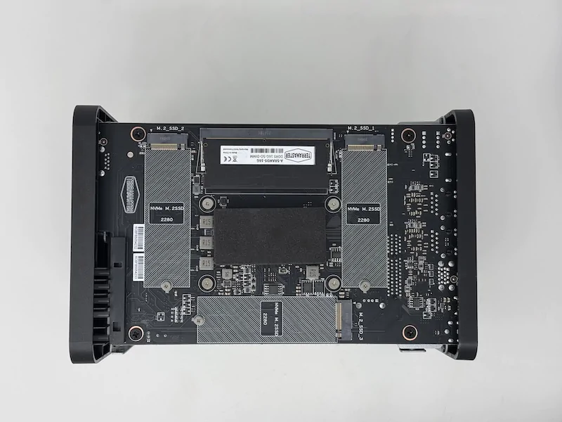 F4 425 Pro interieur - Test du TerraMaster F4-425 Pro : NAS 4 baies avec TOS 7