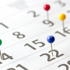 calendrier punaise colorée