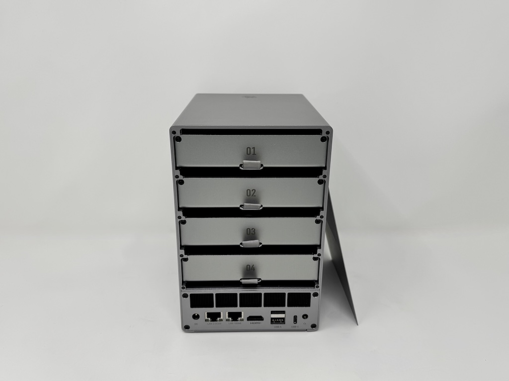 Beelink ME Pro 4 arriere - Test Beelink ME Pro 4 : un NAS 4 baies puissant avec FygoOS