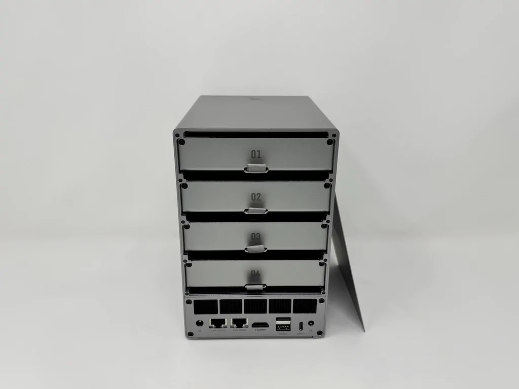 Beelink ME Pro 4 arriere - Test Beelink ME Pro 4 : un NAS 4 baies puissant avec FygoOS